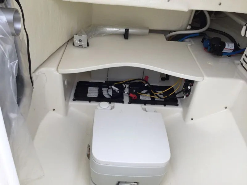 Slide: The Image of Bayliner Trophy T22SC 2025 - 18