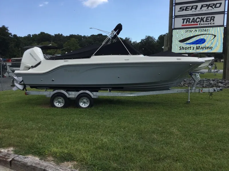 Slide: The Image of Bayliner Trophy T22SC 2025 - 19