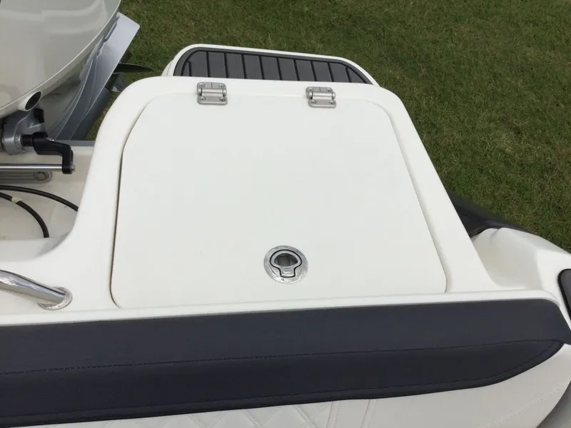 Slide: The Image of Bayliner Trophy T22SC 2025 - 20