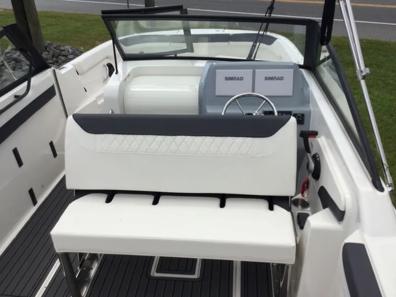 Slide: The Image of Bayliner Trophy T22SC 2025 - 6