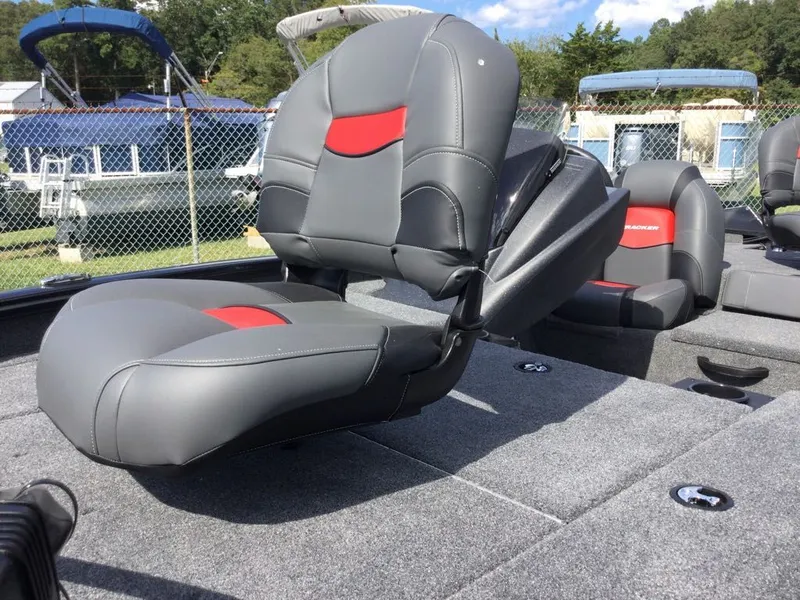 Slide: The Image of Tracker PRO TEAM 175 CRAPPIE EDITIOB 2025 - 3