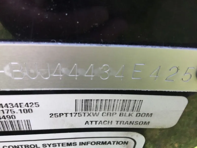 Slide: The Image of Tracker PRO TEAM 175 CRAPPIE EDITIOB 2025 - 4