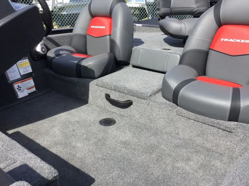 Slide: The Image of Tracker PRO TEAM 175 CRAPPIE EDITIOB 2025 - 5