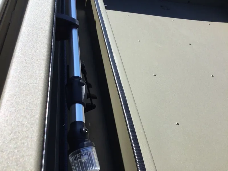 Slide: The Image of Tracker Grizzly 1654 Sportsman 2025 - 10