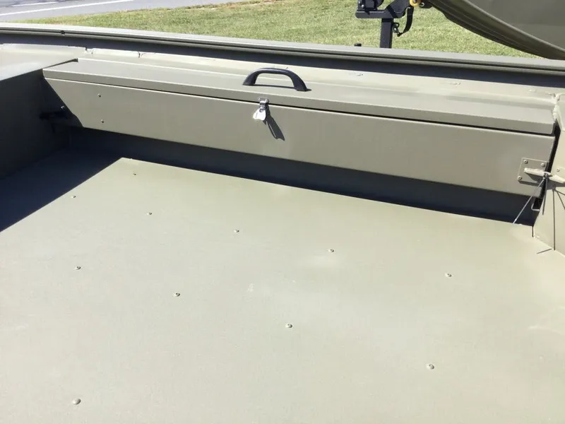 Slide: The Image of Tracker Grizzly 1654 Sportsman 2025 - 9