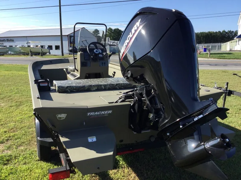 Slide: The Image of Tracker Grizzly 1860 CC 2025 - 3