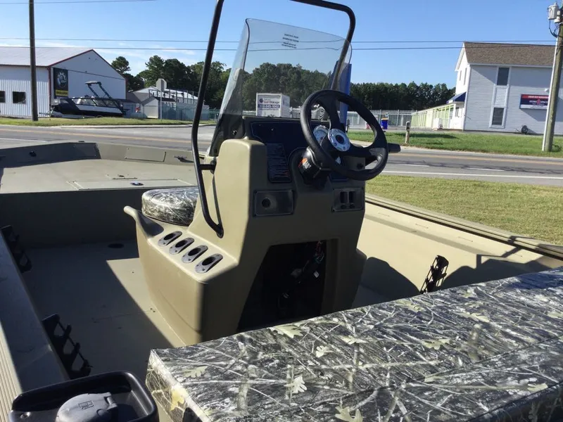 Slide: The Image of Tracker Grizzly 1860 CC 2025 - 4