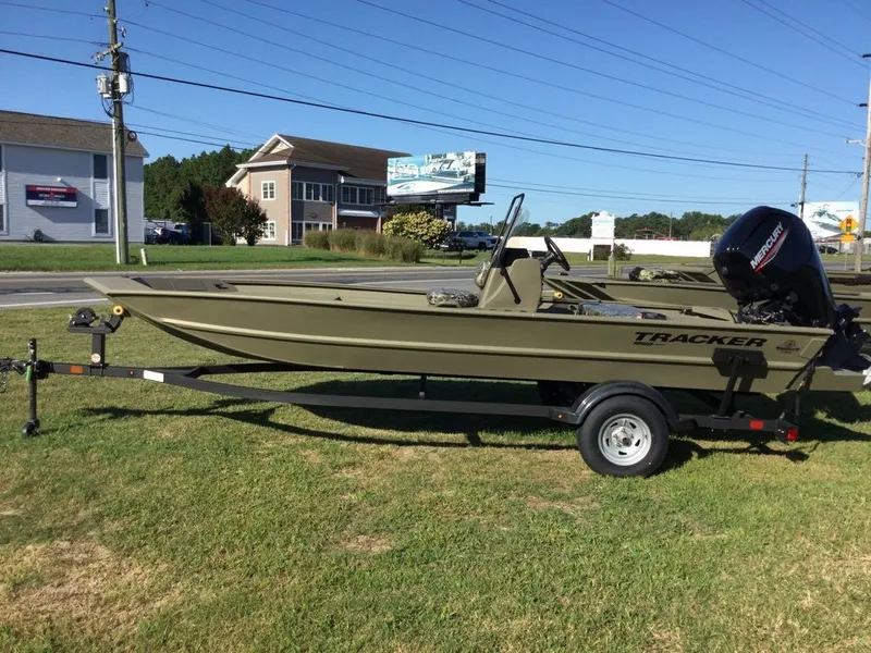 Slide: The Image of Tracker Grizzly 1860 CC 2025 - 7