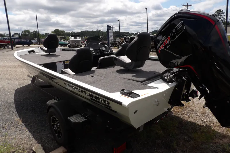 Slide: The Image of Crestliner XFC 189 2026 - 10