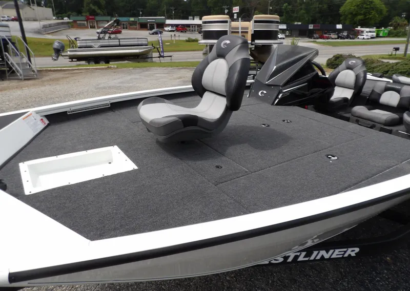 Slide: The Image of Crestliner XFC 189 2026 - 11