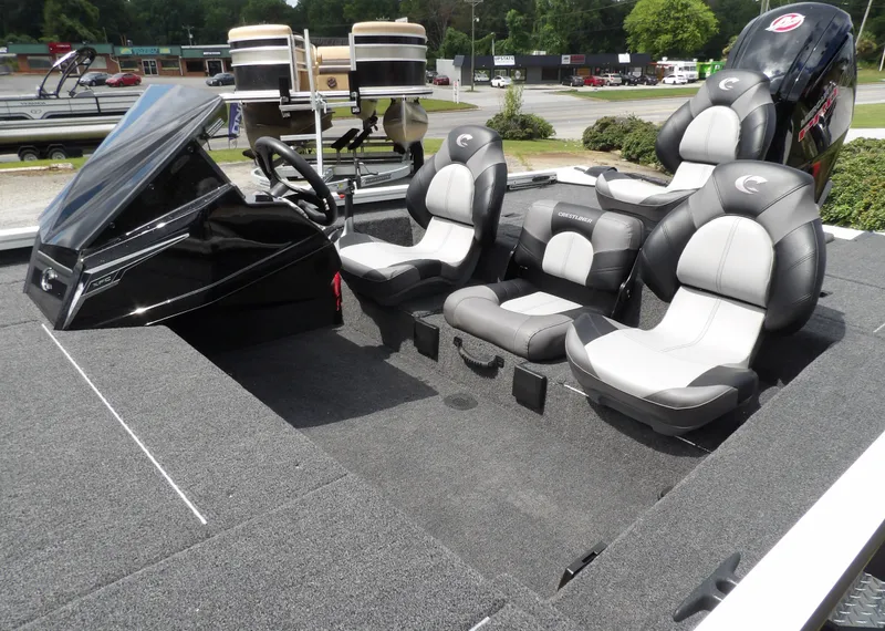 Slide: The Image of Crestliner XFC 189 2026 - 12