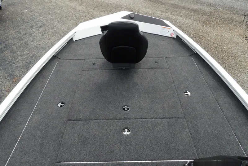 Slide: The Image of Crestliner XFC 189 2026 - 14