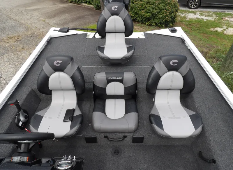 Slide: The Image of Crestliner XFC 189 2026 - 15