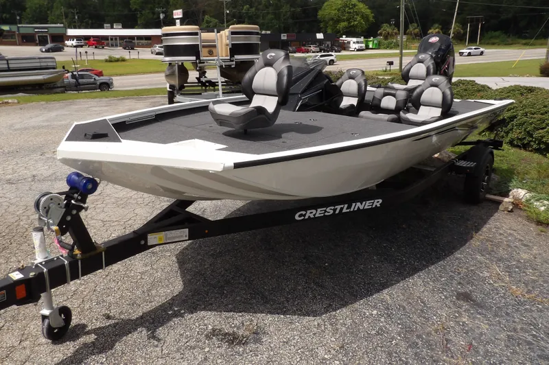 Slide: The Image of Crestliner XFC 189 2026 - 3