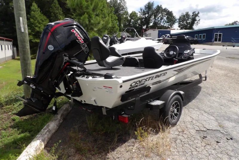 Slide: The Image of Crestliner XFC 189 2026 - 4