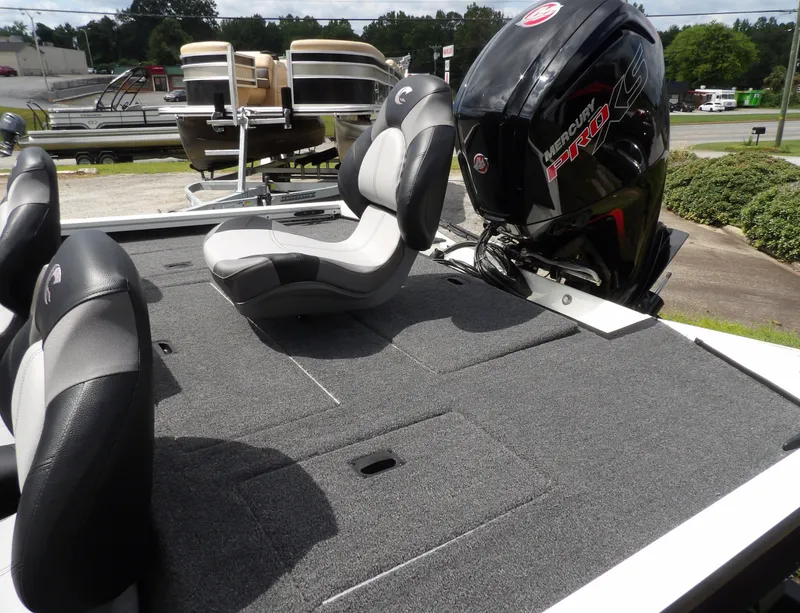 Slide: The Image of Crestliner XFC 189 2026 - 6