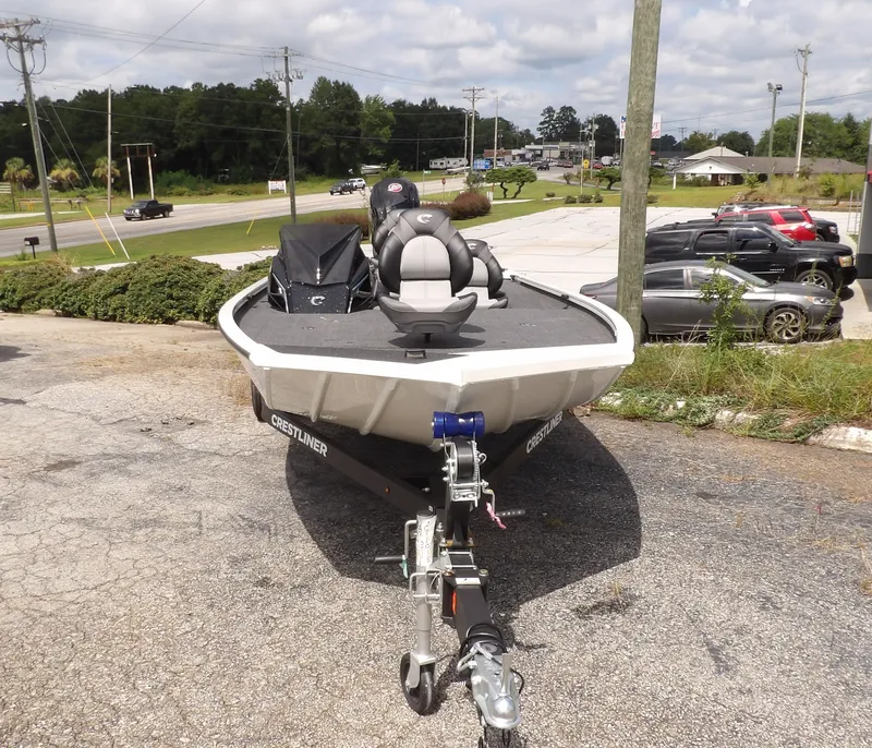 Slide: The Image of Crestliner XFC 189 2026 - 8