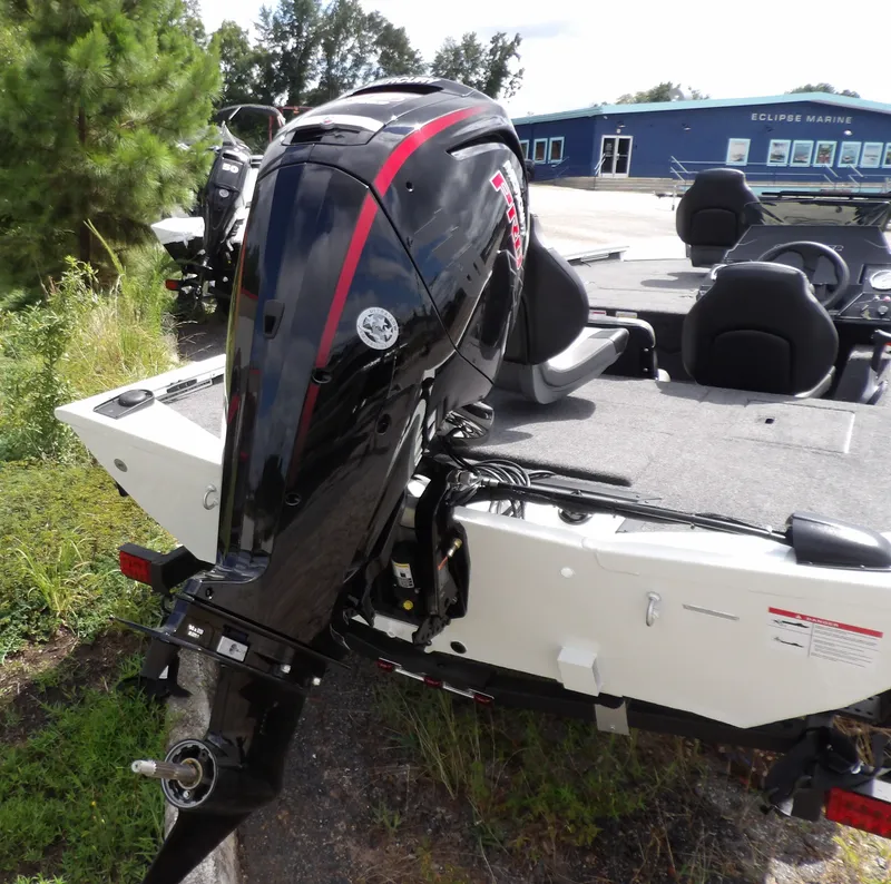 Slide: The Image of Crestliner XFC 189 2026 - 9