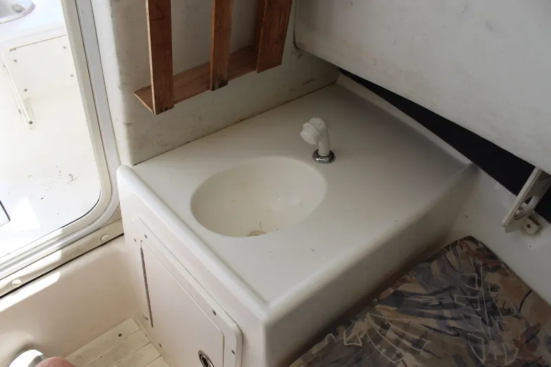 Slide: The Image of Cobia 230 Walkaround 2005 - 19