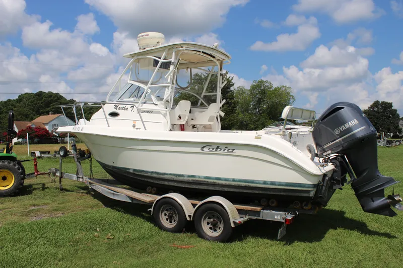 Slide: The Image of Cobia 230 Walkaround 2005 - 5