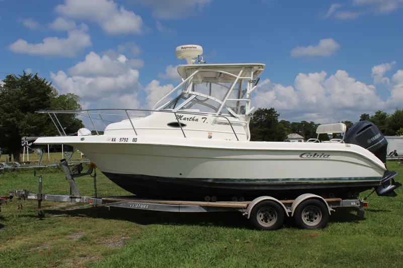 Slide: The Image of Cobia 230 Walkaround 2005 - 7