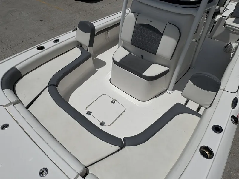 Slide: The Image of Tidewater Custom 25 2017 - 10