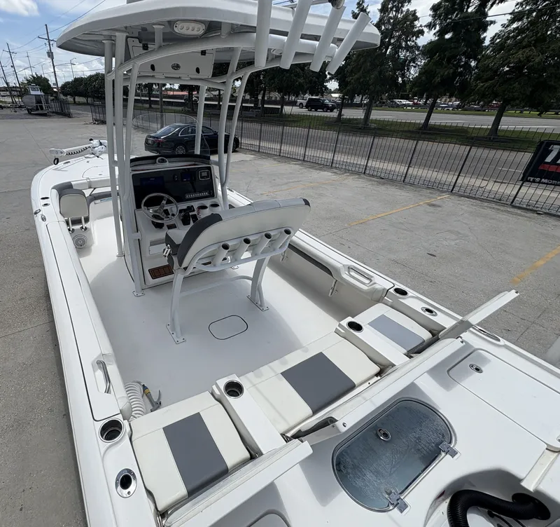 Slide: The Image of Tidewater Custom 25 2017 - 5