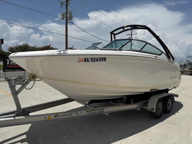 Slide: The Image of Regal 22 FasDeck 2018 - 13