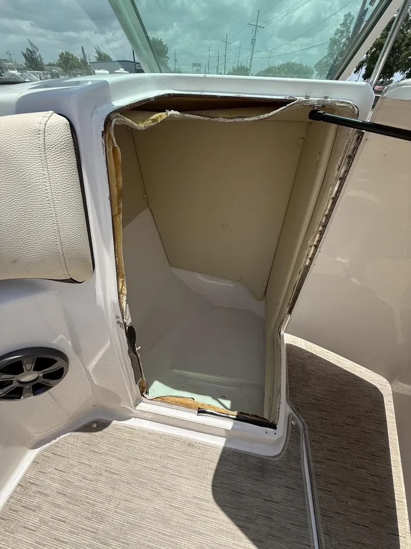 Slide: The Image of Regal 22 FasDeck 2018 - 18