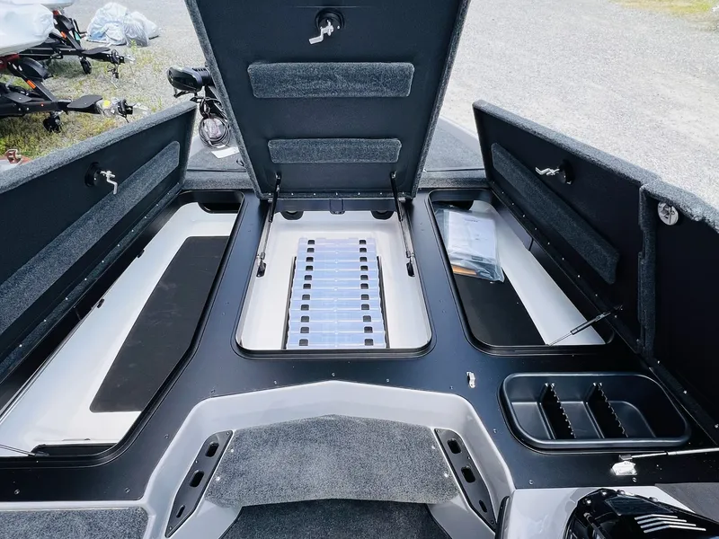 Slide: The Image of Skeeter ZXR20 2025 - 10