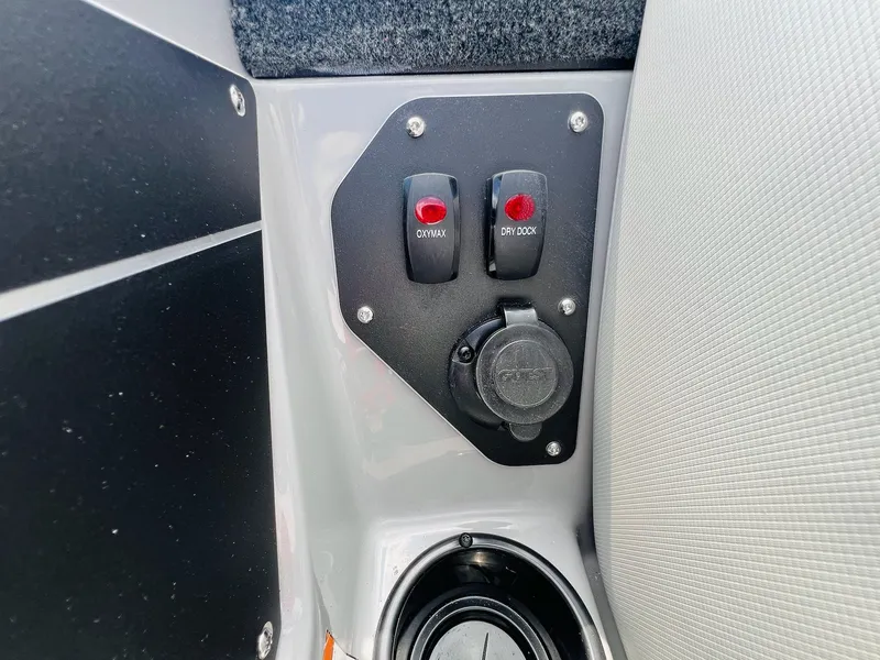 Slide: The Image of Skeeter ZXR20 2025 - 11