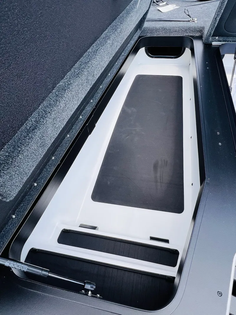 Slide: The Image of Skeeter ZXR20 2025 - 13