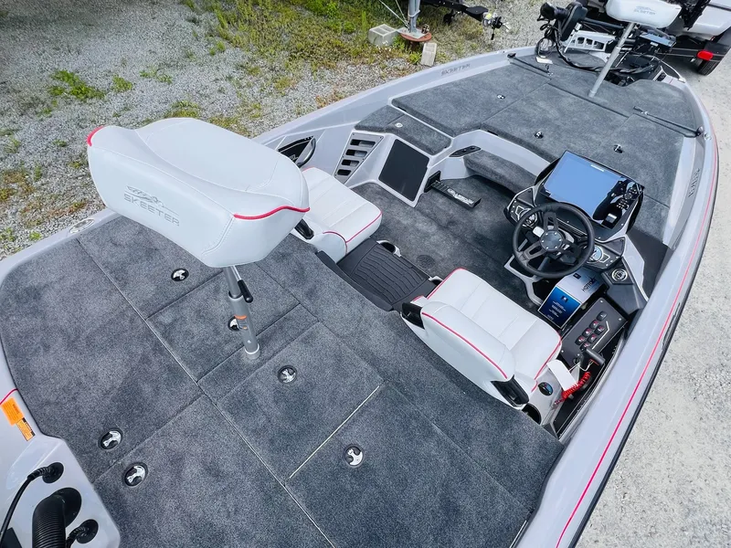 Slide: The Image of Skeeter ZXR20 2025 - 18