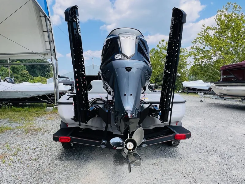 Slide: The Image of Skeeter ZXR20 2025 - 20