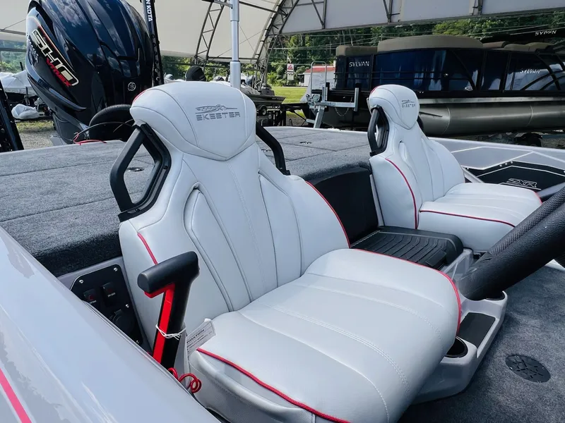 Slide: The Image of Skeeter ZXR20 2025 - 31