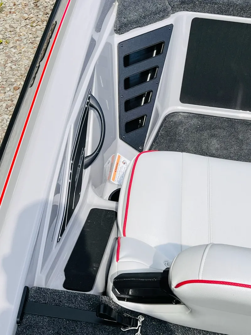 Slide: The Image of Skeeter ZXR20 2025 - 7