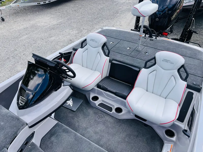 Slide: The Image of Skeeter ZXR21 2025 - 10