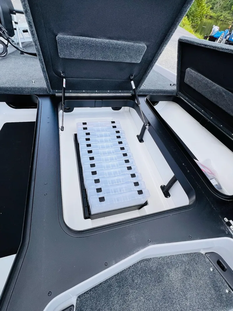 Slide: The Image of Skeeter ZXR21 2025 - 18