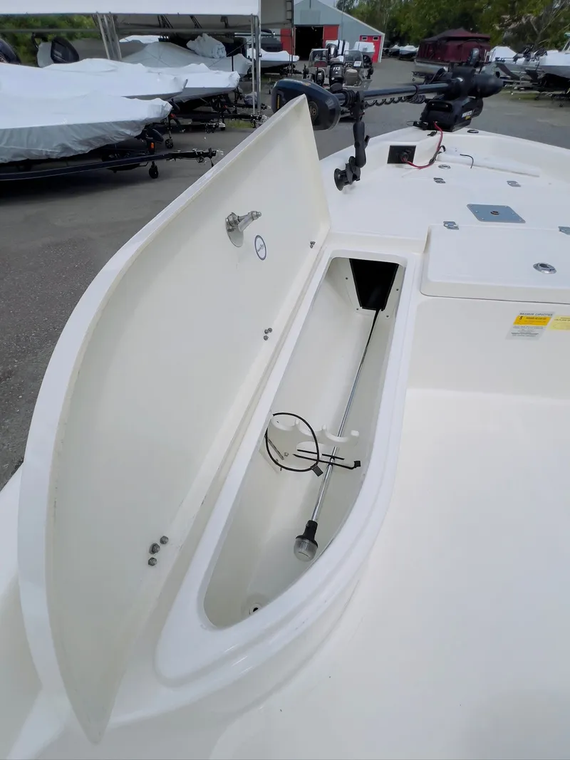 Slide: The Image of NauticStar 2140 Sport SB 2017 - 11