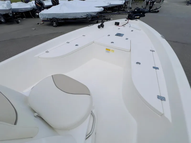 Slide: The Image of NauticStar 2140 Sport SB 2017 - 13