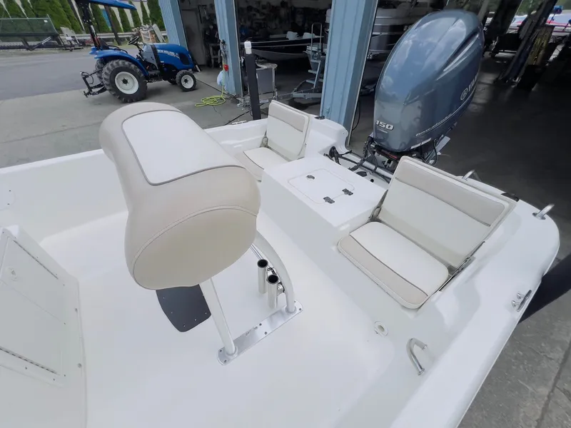 Slide: The Image of NauticStar 2140 Sport SB 2017 - 15