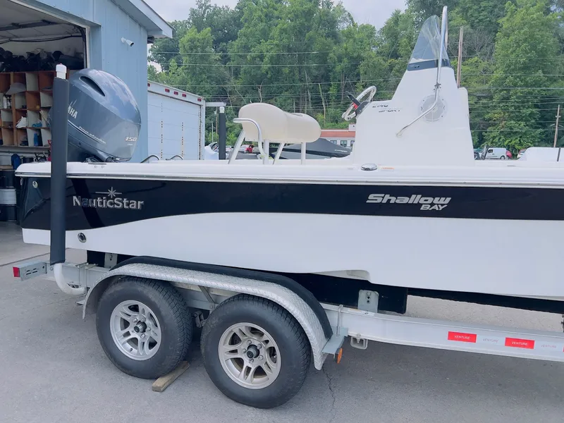 Slide: The Image of NauticStar 2140 Sport SB 2017 - 26