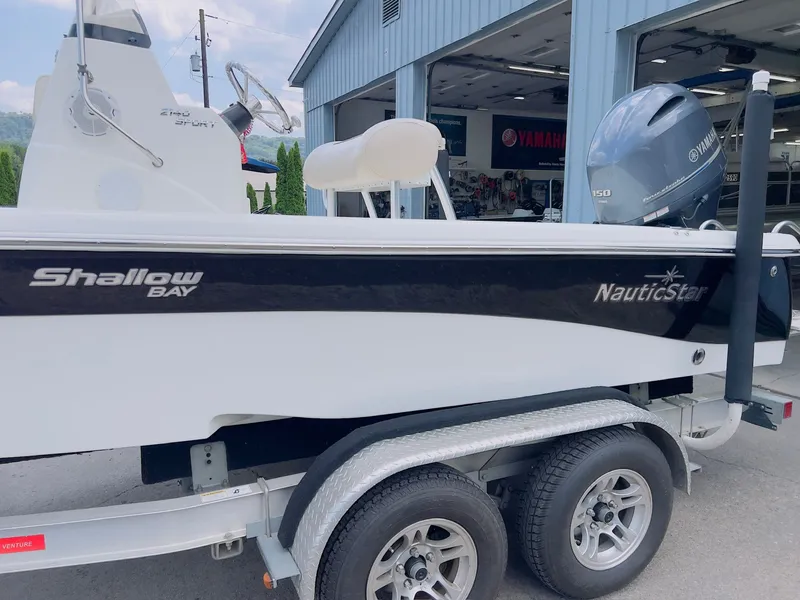 Slide: The Image of NauticStar 2140 Sport SB 2017 - 8