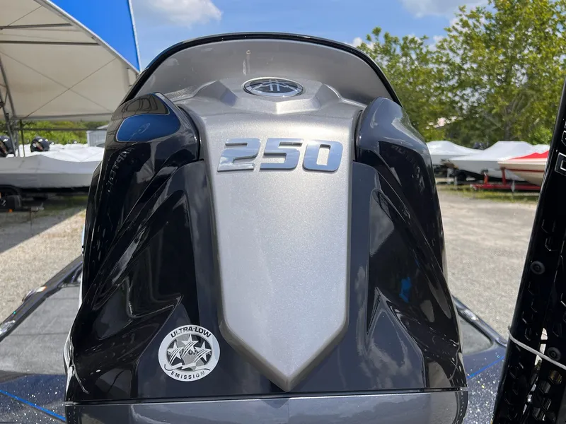 Slide: The Image of Skeeter FXR20 Limited 2025 - 11