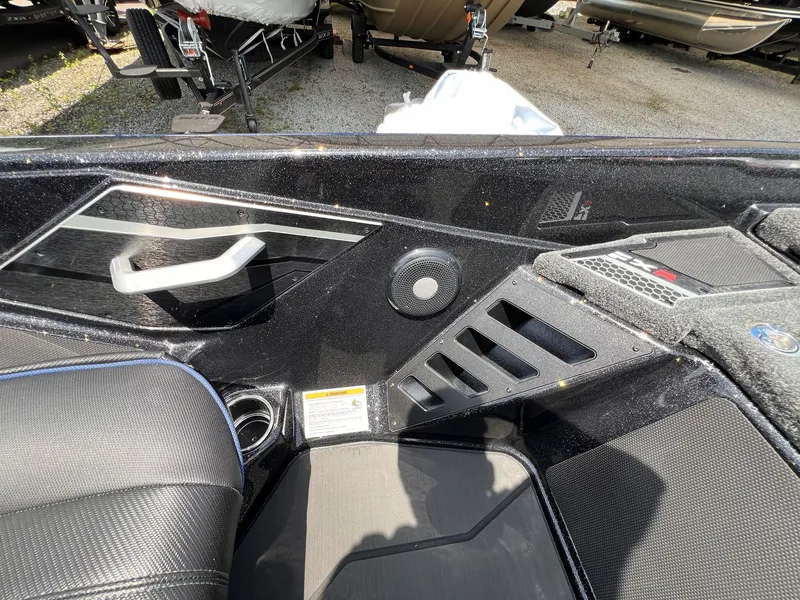 Slide: The Image of Skeeter FXR20 Limited 2025 - 13