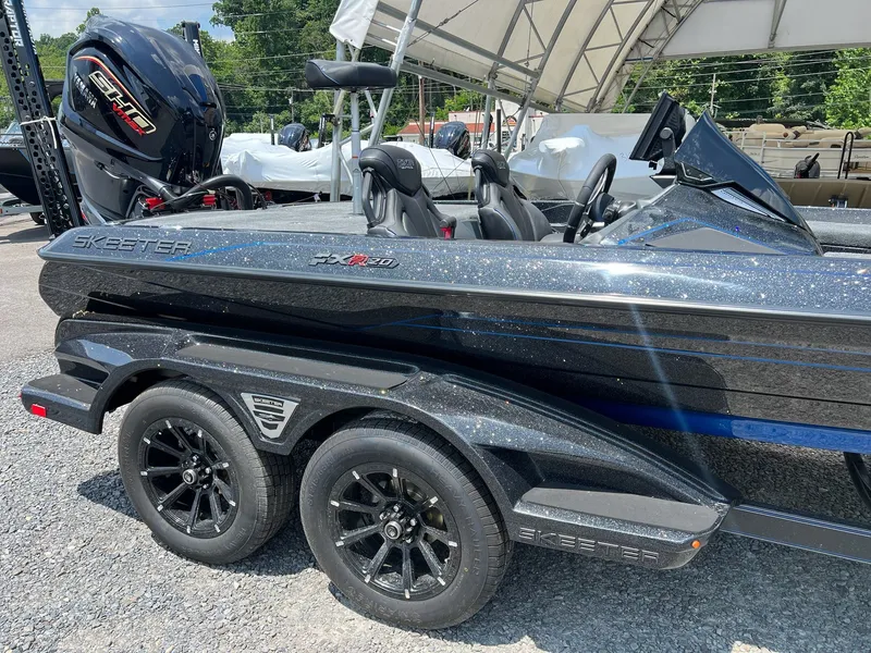 Slide: The Image of Skeeter FXR20 Limited 2025 - 15