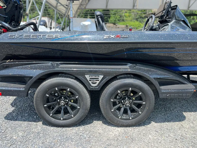 Slide: The Image of Skeeter FXR20 Limited 2025 - 18