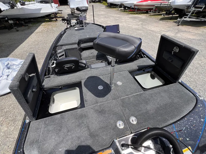 Slide: The Image of Skeeter FXR20 Limited 2025 - 19