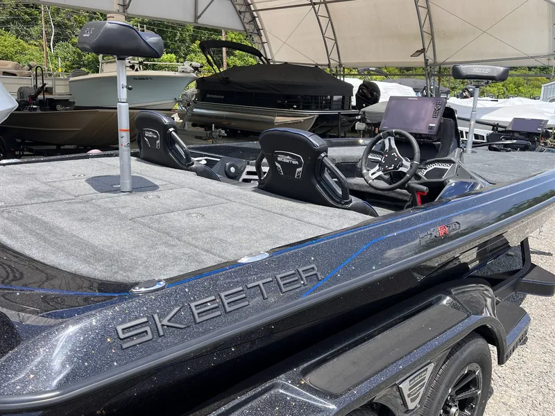 Slide: The Image of Skeeter FXR20 Limited 2025 - 20
