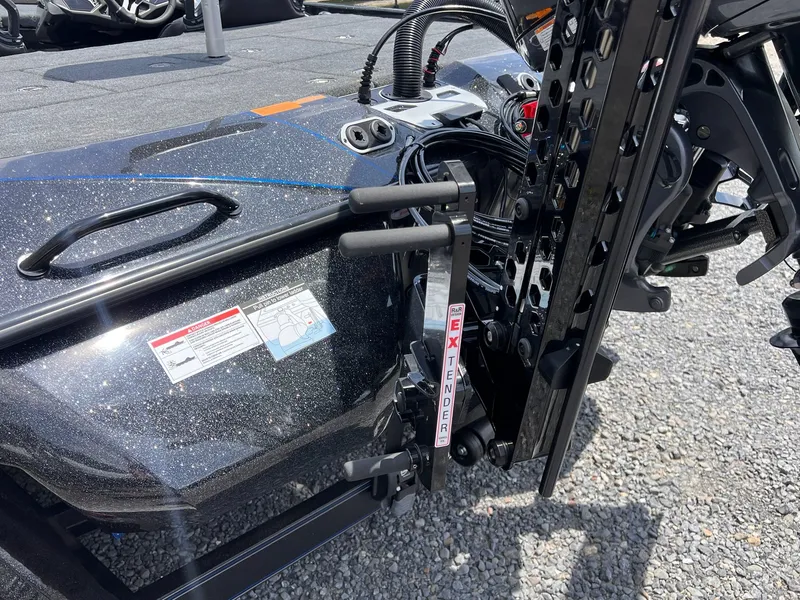 Slide: The Image of Skeeter FXR20 Limited 2025 - 22